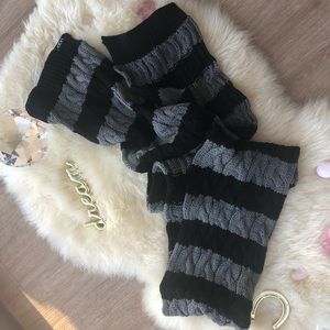 NWOT Authentic UGG Black & Grey Winter Scarf 🖤🤍